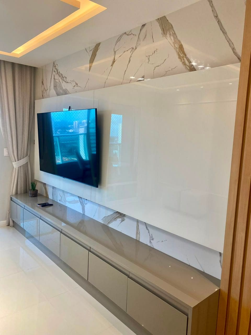 Painel de vidro lacado para TV
